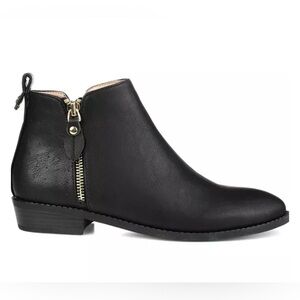 New Journee Collection
Women's Ellis Stacked Heel Booties 8.5